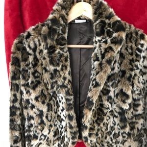 Faux fur leopard print crop jacket. ALLEN B